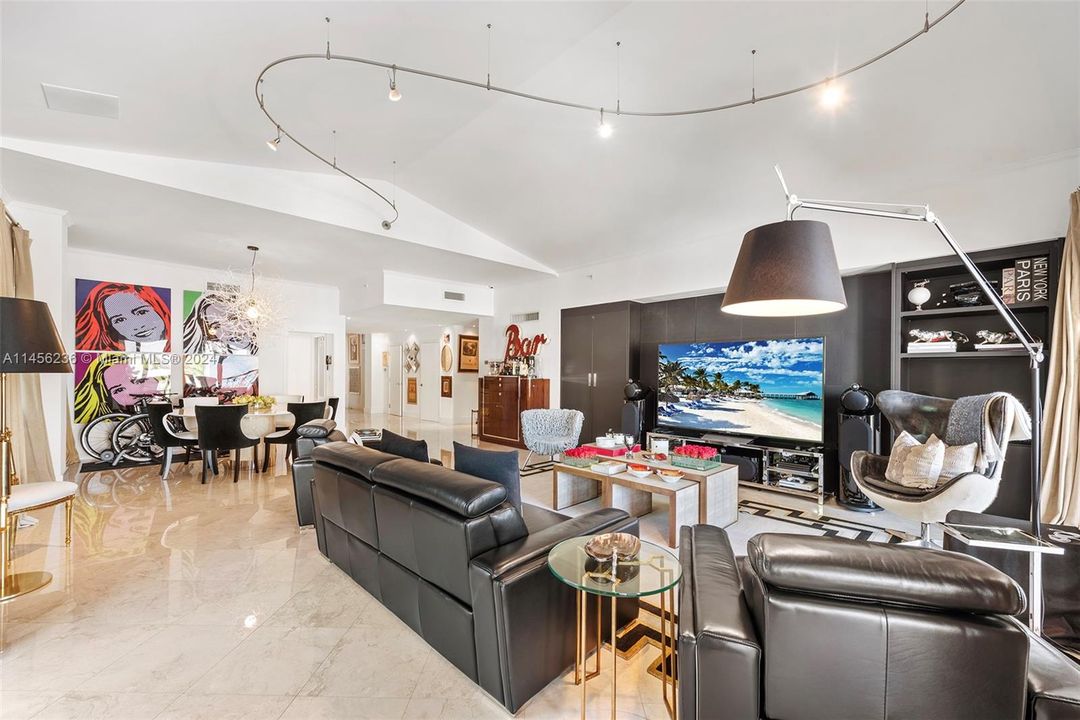 Недавно продано: $4,850,000 (3 спален, 3 ванн, 2744 Квадратных фут)