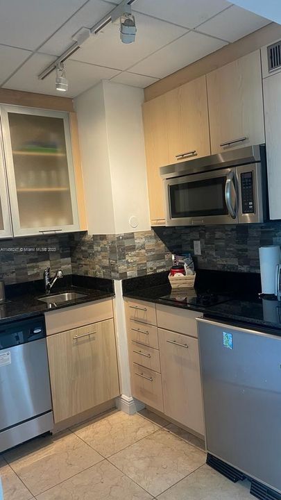 Недавно продано: $259,000 (1 спален, 1 ванн, 585 Квадратных фут)