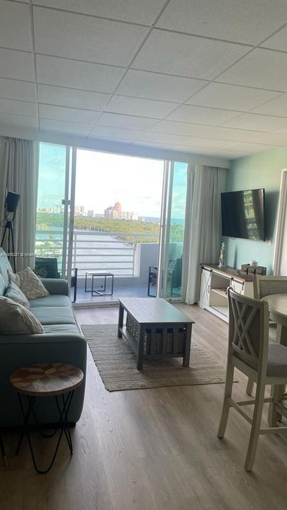 Недавно продано: $259,000 (1 спален, 1 ванн, 585 Квадратных фут)