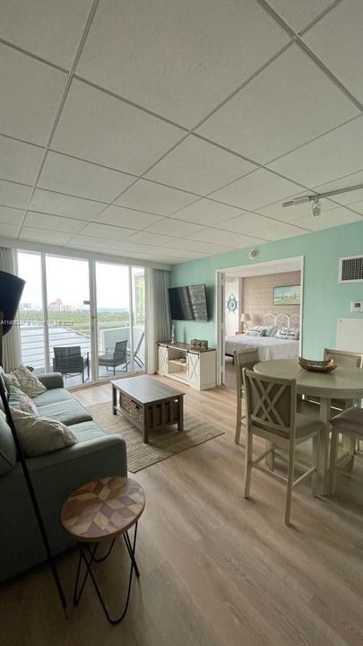 Недавно продано: $259,000 (1 спален, 1 ванн, 585 Квадратных фут)