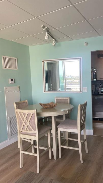 Недавно продано: $259,000 (1 спален, 1 ванн, 585 Квадратных фут)