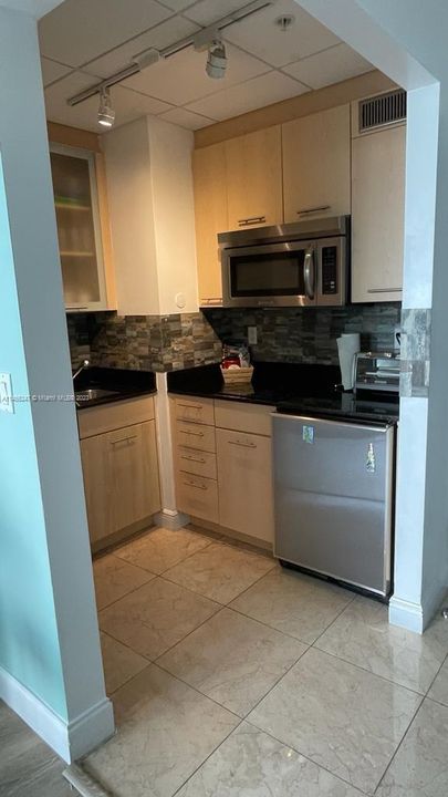 Недавно продано: $259,000 (1 спален, 1 ванн, 585 Квадратных фут)