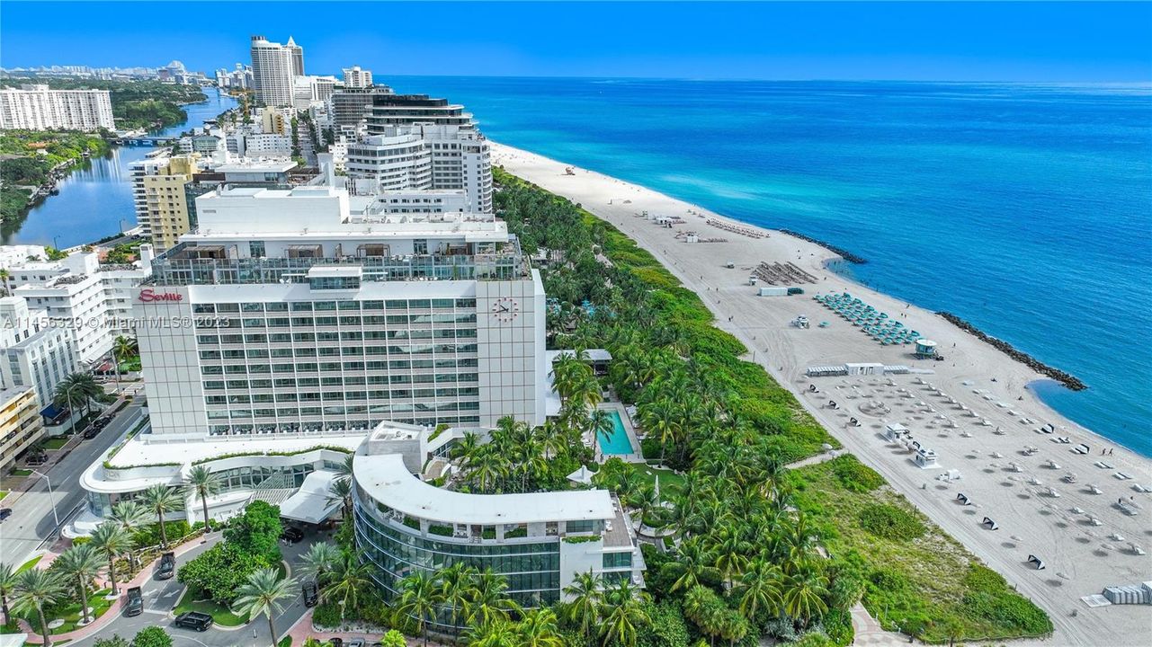 Recently Sold: $4,995,000 (2 beds, 2 baths, 1450 Square Feet)