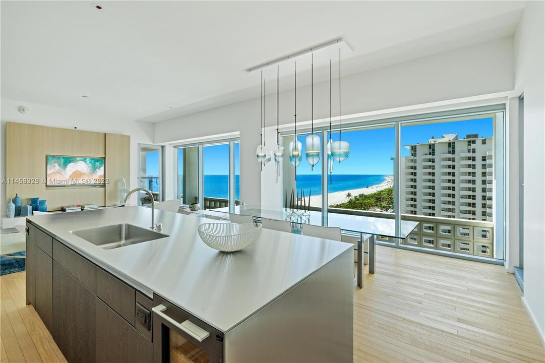 Recently Sold: $4,995,000 (2 beds, 2 baths, 1450 Square Feet)