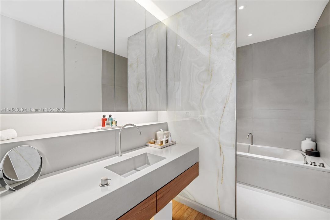 Recently Sold: $4,995,000 (2 beds, 2 baths, 1450 Square Feet)