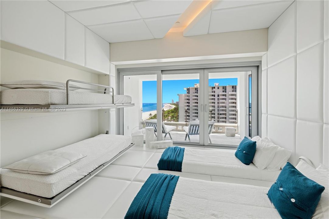 Recently Sold: $4,995,000 (2 beds, 2 baths, 1450 Square Feet)