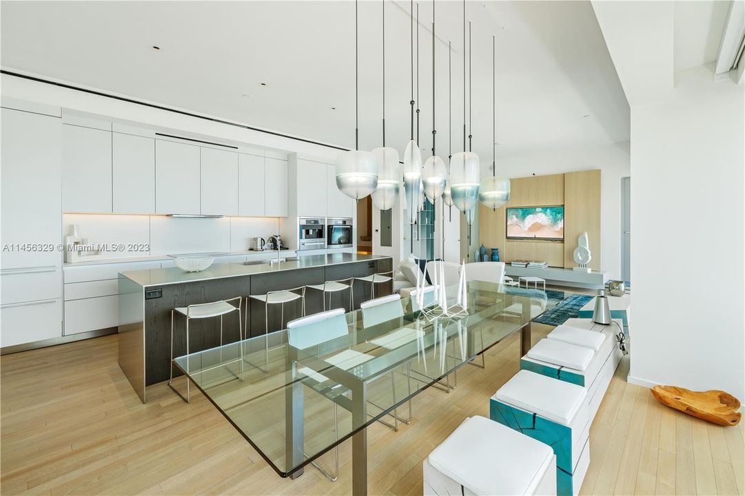 Recently Sold: $4,995,000 (2 beds, 2 baths, 1450 Square Feet)