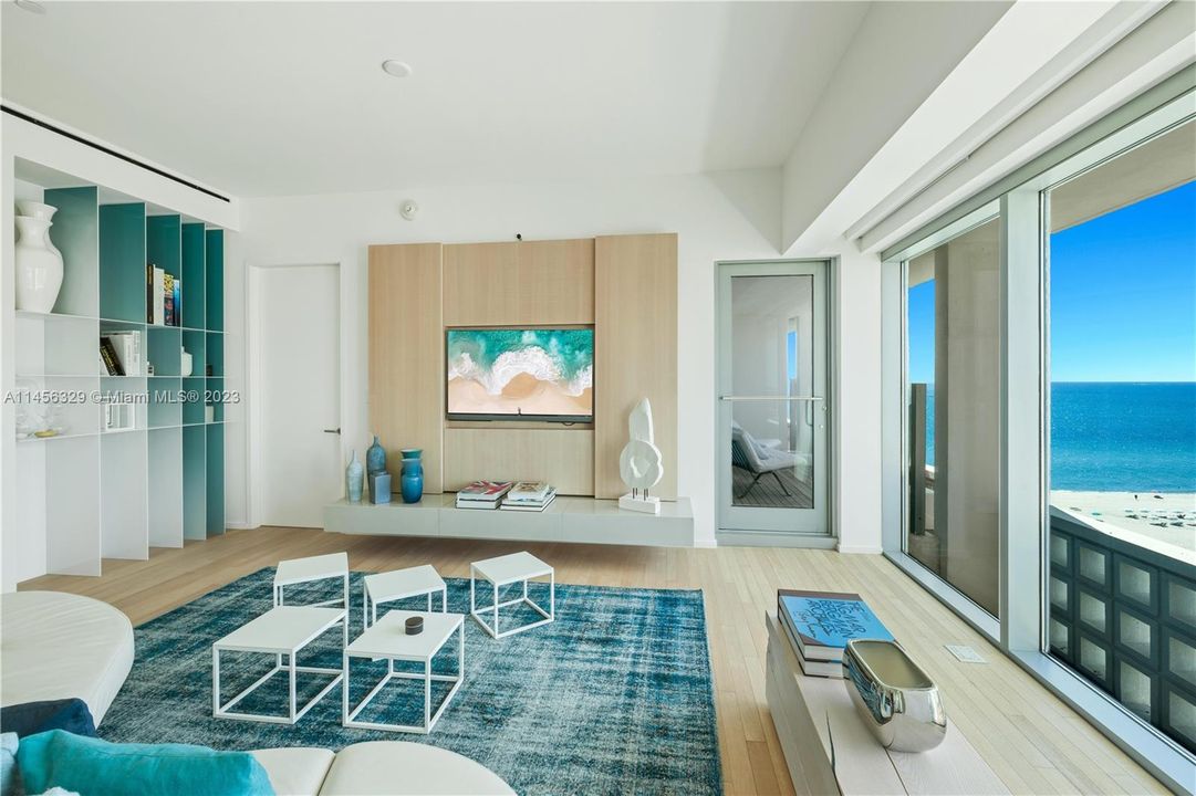 Recently Sold: $4,995,000 (2 beds, 2 baths, 1450 Square Feet)