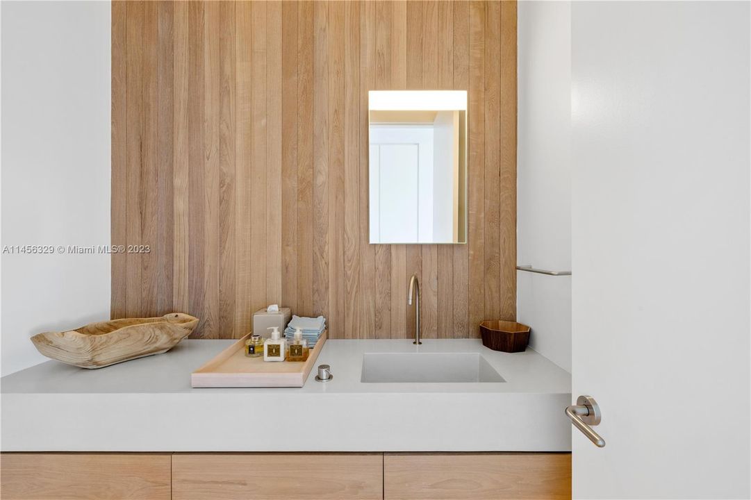 Recently Sold: $4,995,000 (2 beds, 2 baths, 1450 Square Feet)