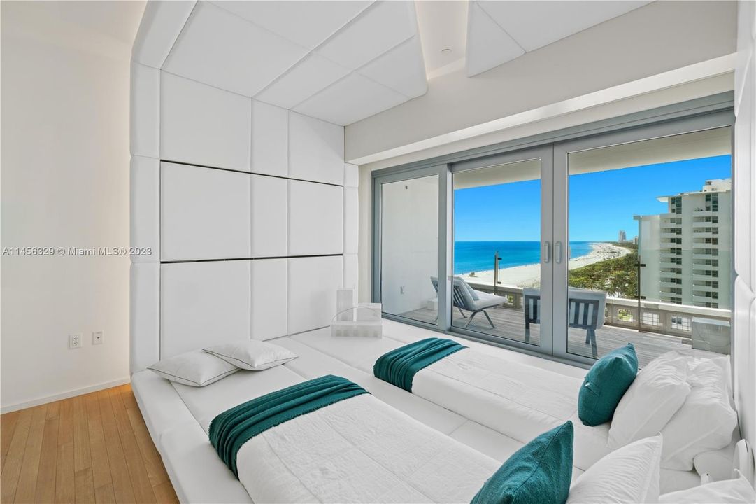 Recently Sold: $4,995,000 (2 beds, 2 baths, 1450 Square Feet)