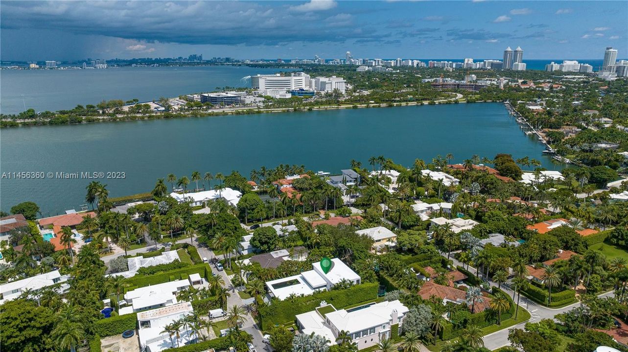 Недавно продано: $10,900,000 (6 спален, 6 ванн, 4441 Квадратных фут)