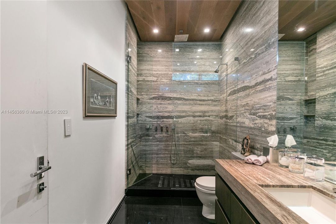 Suite Bathroom