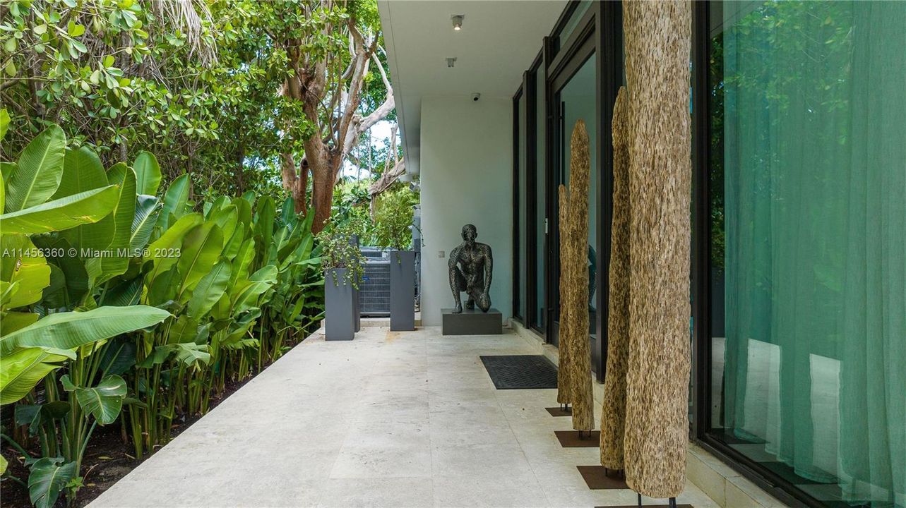 Недавно продано: $10,900,000 (6 спален, 6 ванн, 4441 Квадратных фут)