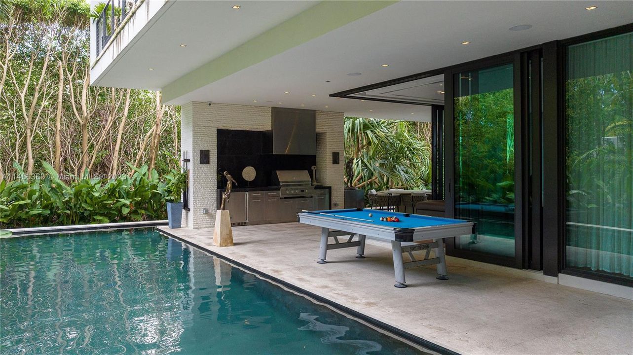 Недавно продано: $10,900,000 (6 спален, 6 ванн, 4441 Квадратных фут)