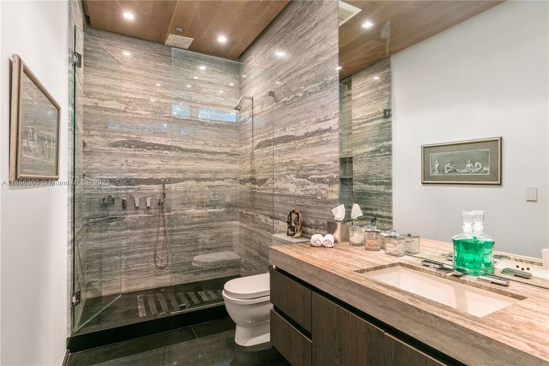 Suite Bathroom