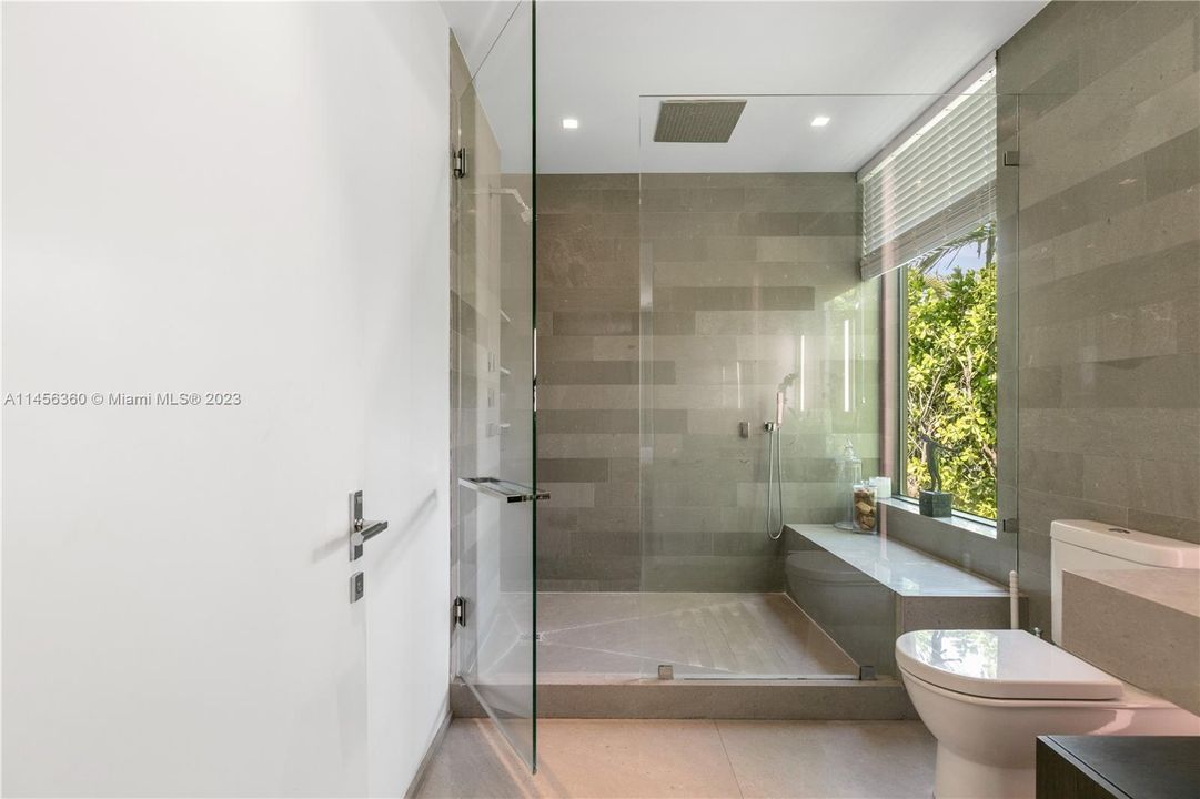 Недавно продано: $10,900,000 (6 спален, 6 ванн, 4441 Квадратных фут)