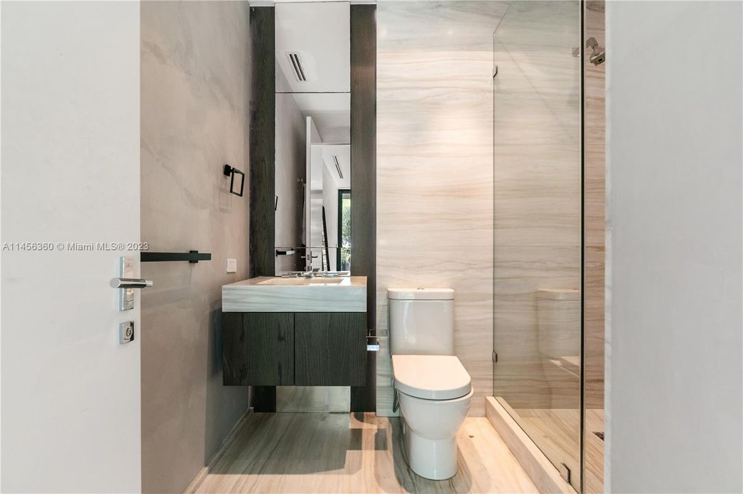 Недавно продано: $10,900,000 (6 спален, 6 ванн, 4441 Квадратных фут)