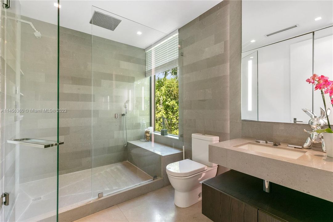 Недавно продано: $10,900,000 (6 спален, 6 ванн, 4441 Квадратных фут)