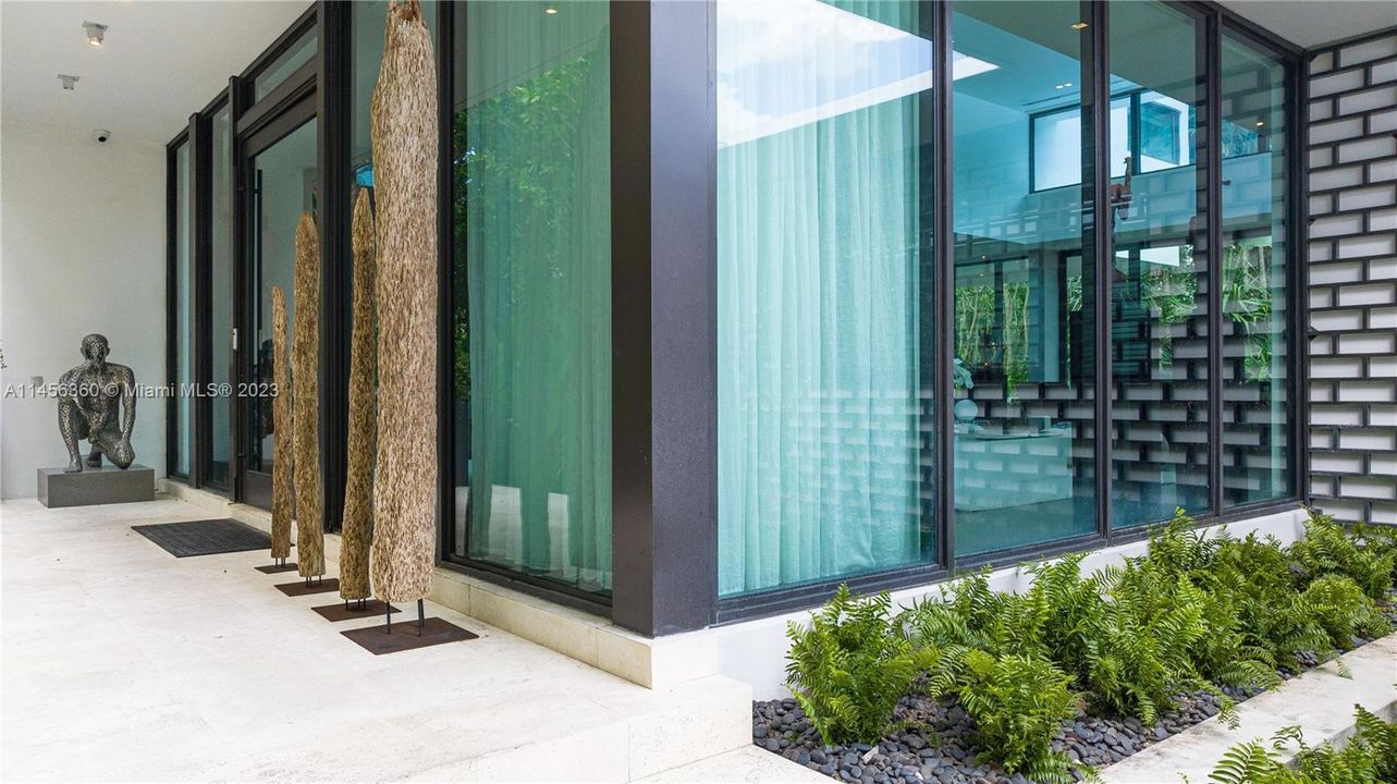 Недавно продано: $10,900,000 (6 спален, 6 ванн, 4441 Квадратных фут)