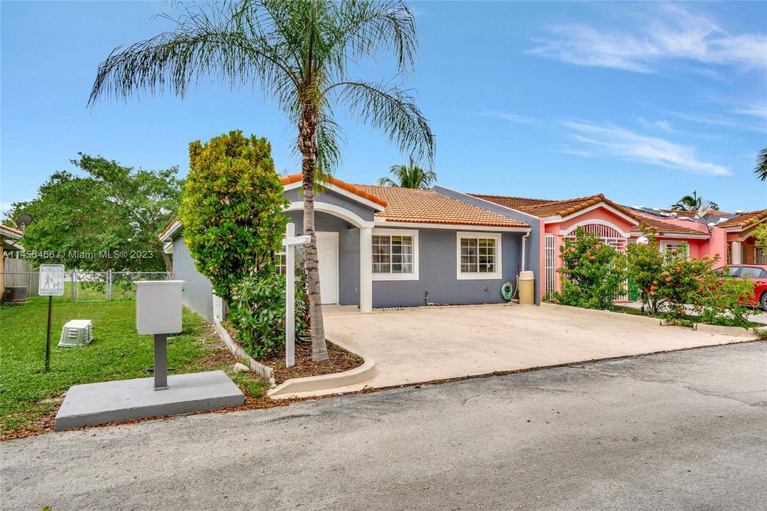 Recently Sold: $435,000 (3 beds, 2 baths, 1190 Square Feet)