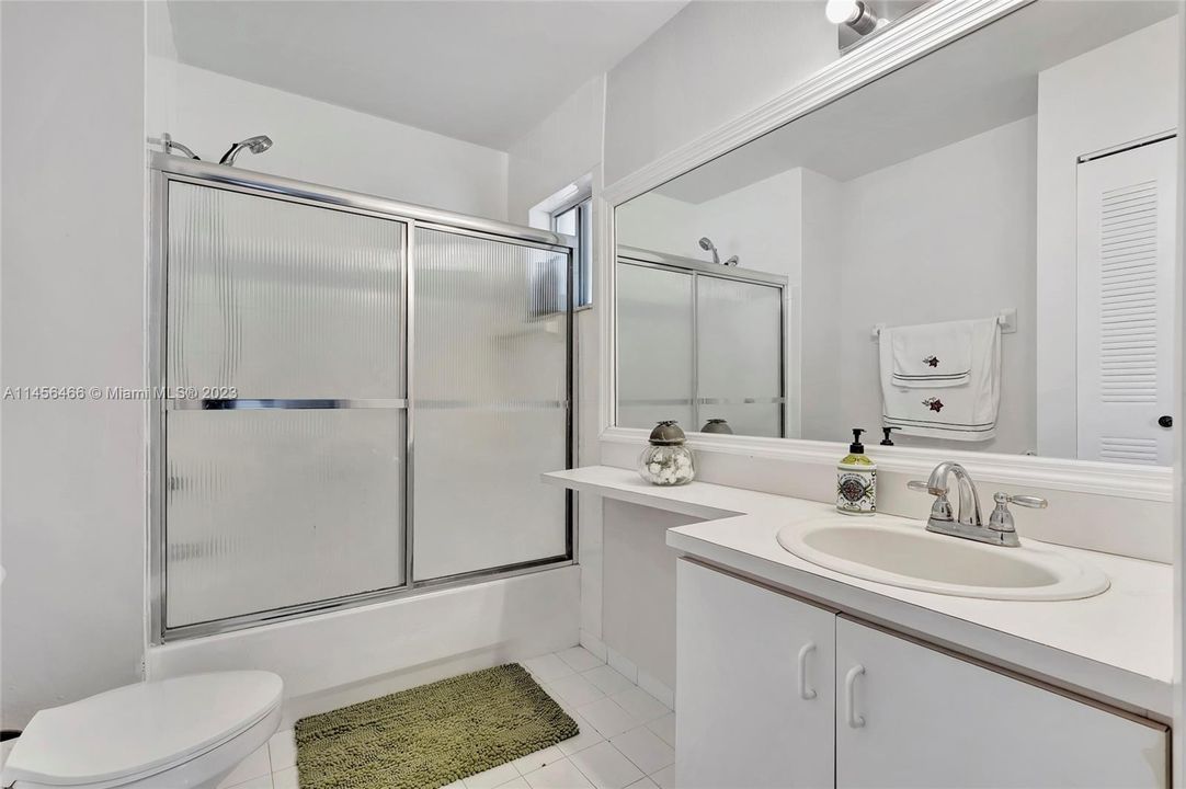 Recently Sold: $435,000 (3 beds, 2 baths, 1190 Square Feet)