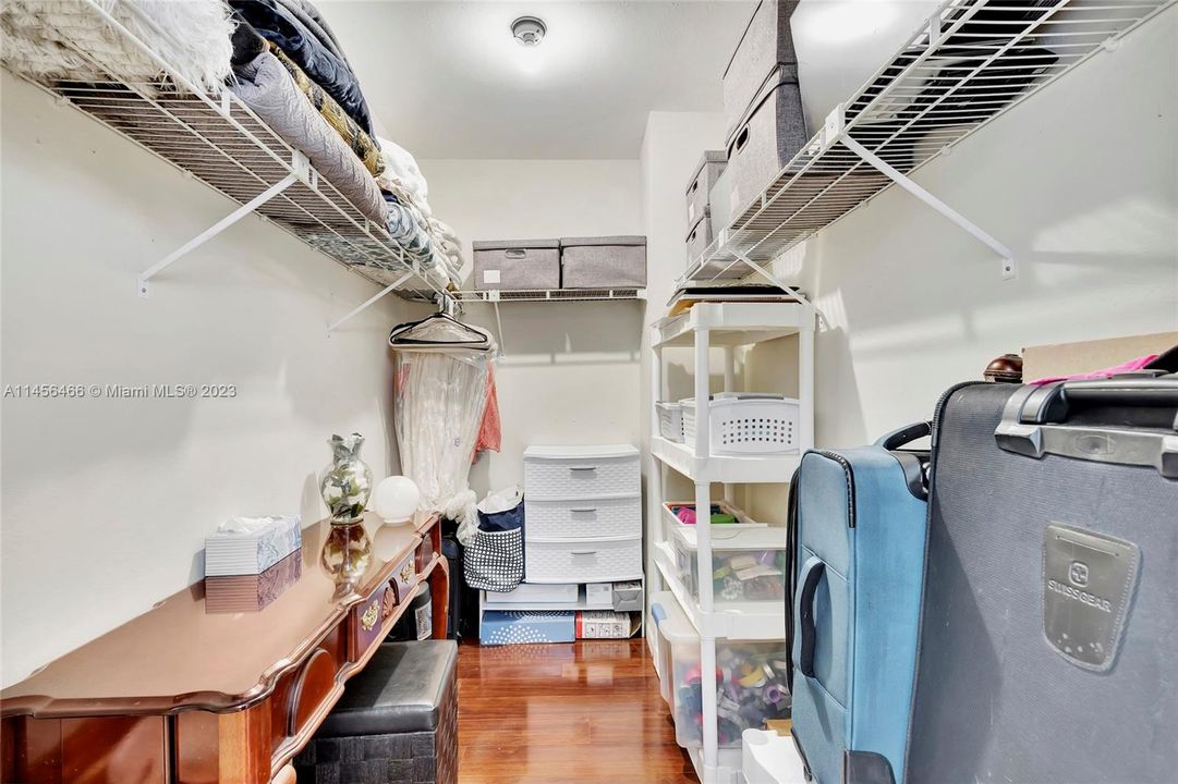 Recently Sold: $435,000 (3 beds, 2 baths, 1190 Square Feet)