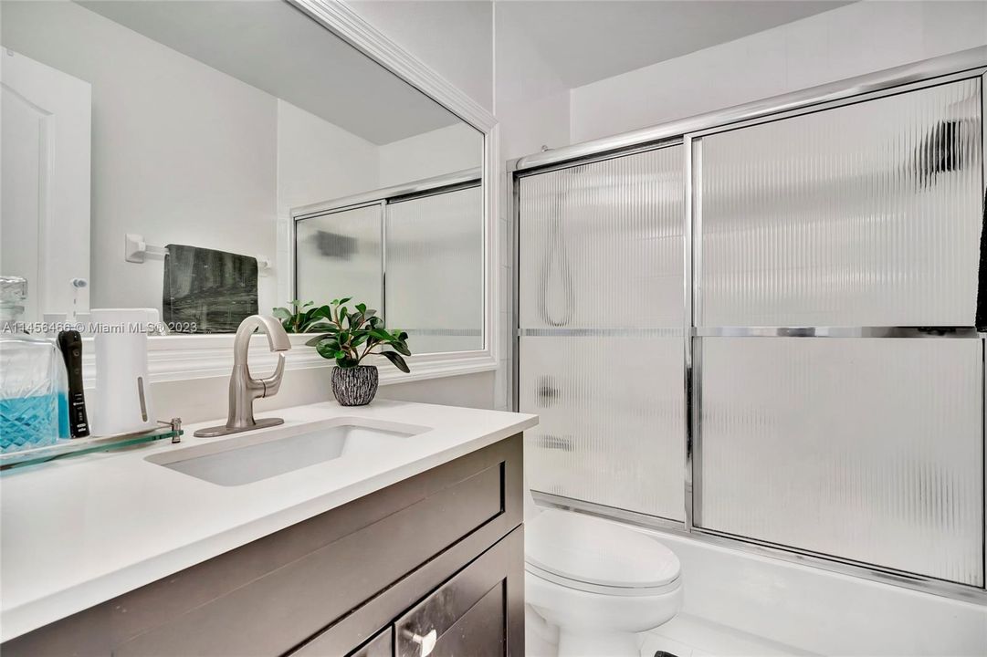 Recently Sold: $435,000 (3 beds, 2 baths, 1190 Square Feet)