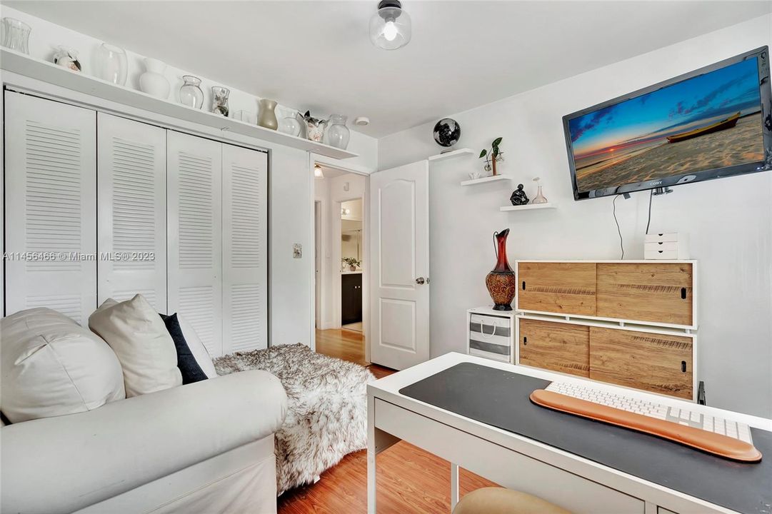 Recently Sold: $435,000 (3 beds, 2 baths, 1190 Square Feet)