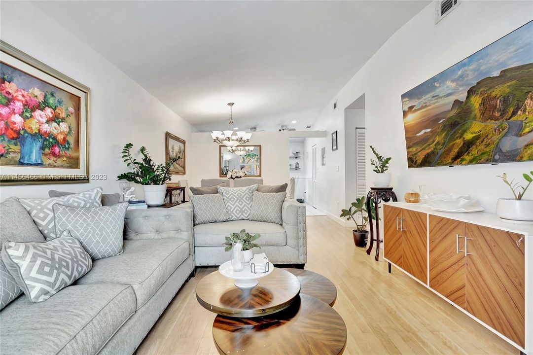 Recently Sold: $435,000 (3 beds, 2 baths, 1190 Square Feet)