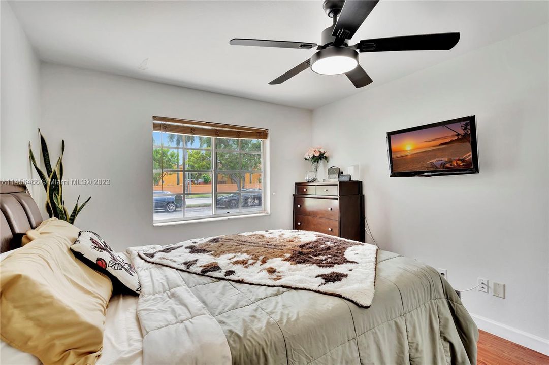 Recently Sold: $435,000 (3 beds, 2 baths, 1190 Square Feet)