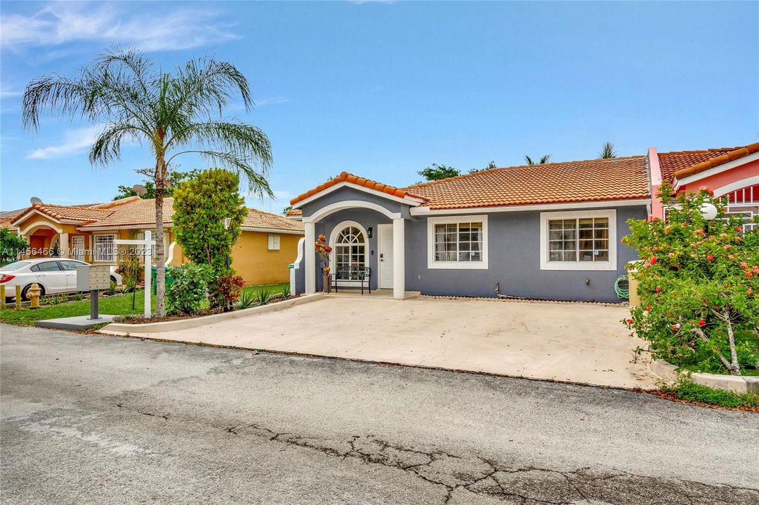 Recently Sold: $435,000 (3 beds, 2 baths, 1190 Square Feet)