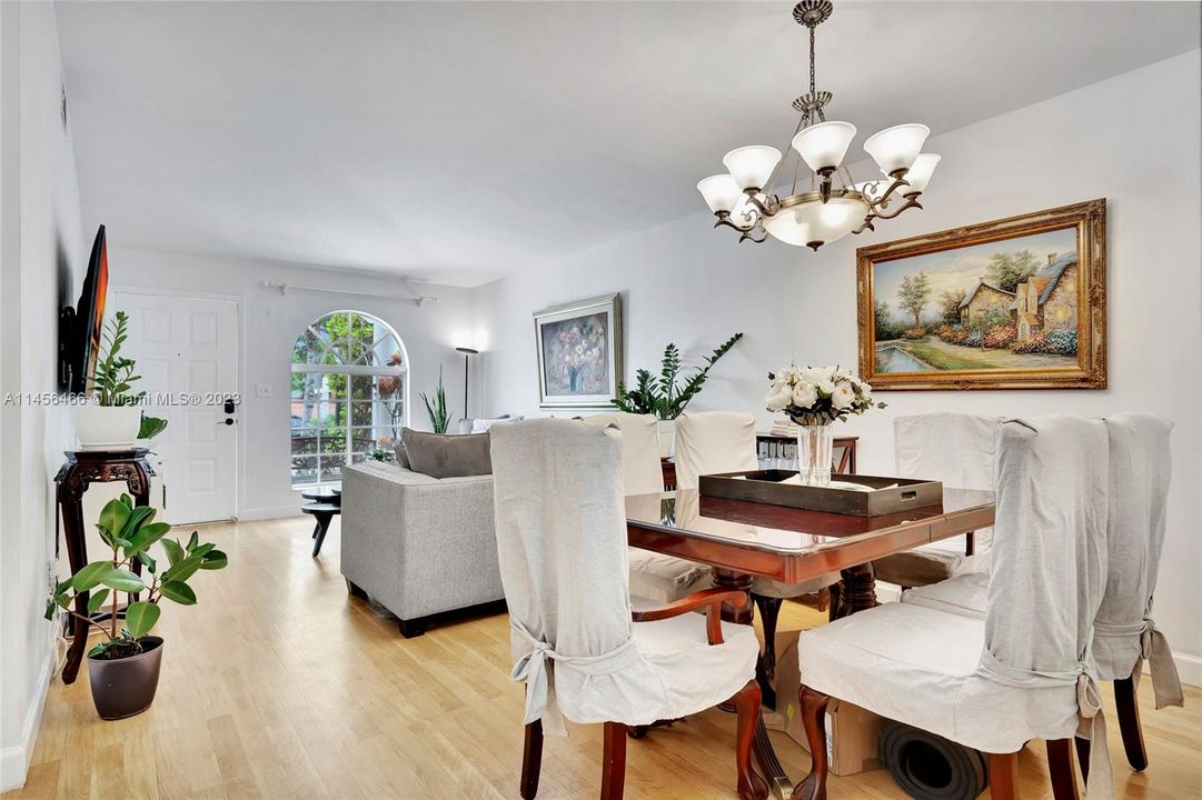 Recently Sold: $435,000 (3 beds, 2 baths, 1190 Square Feet)