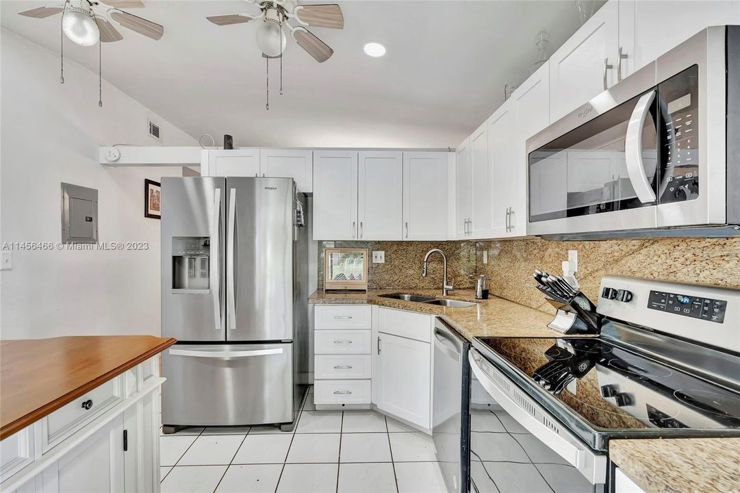 Recently Sold: $435,000 (3 beds, 2 baths, 1190 Square Feet)