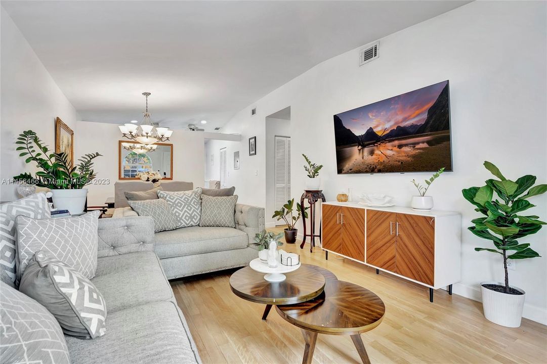 Recently Sold: $435,000 (3 beds, 2 baths, 1190 Square Feet)