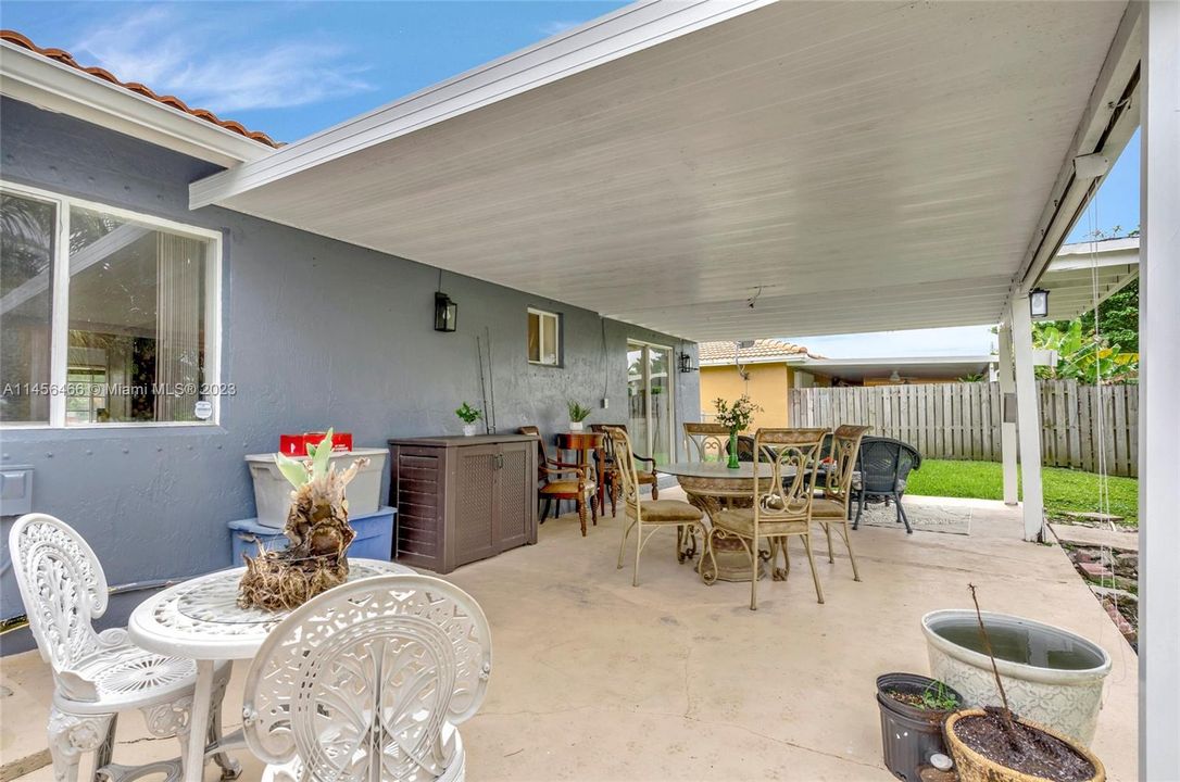 Recently Sold: $435,000 (3 beds, 2 baths, 1190 Square Feet)