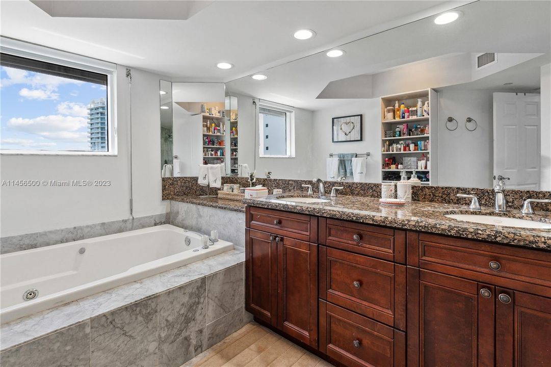 Recently Sold: $1,195,000 (3 beds, 2 baths, 1760 Square Feet)