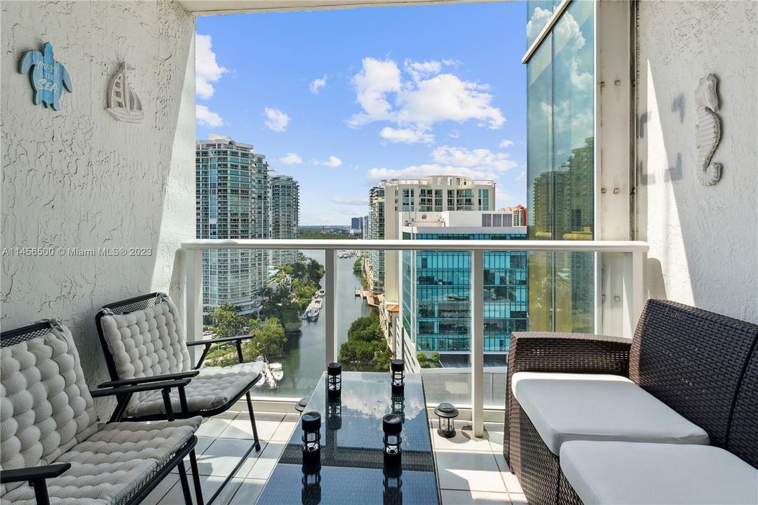 Recently Sold: $1,195,000 (3 beds, 2 baths, 1760 Square Feet)