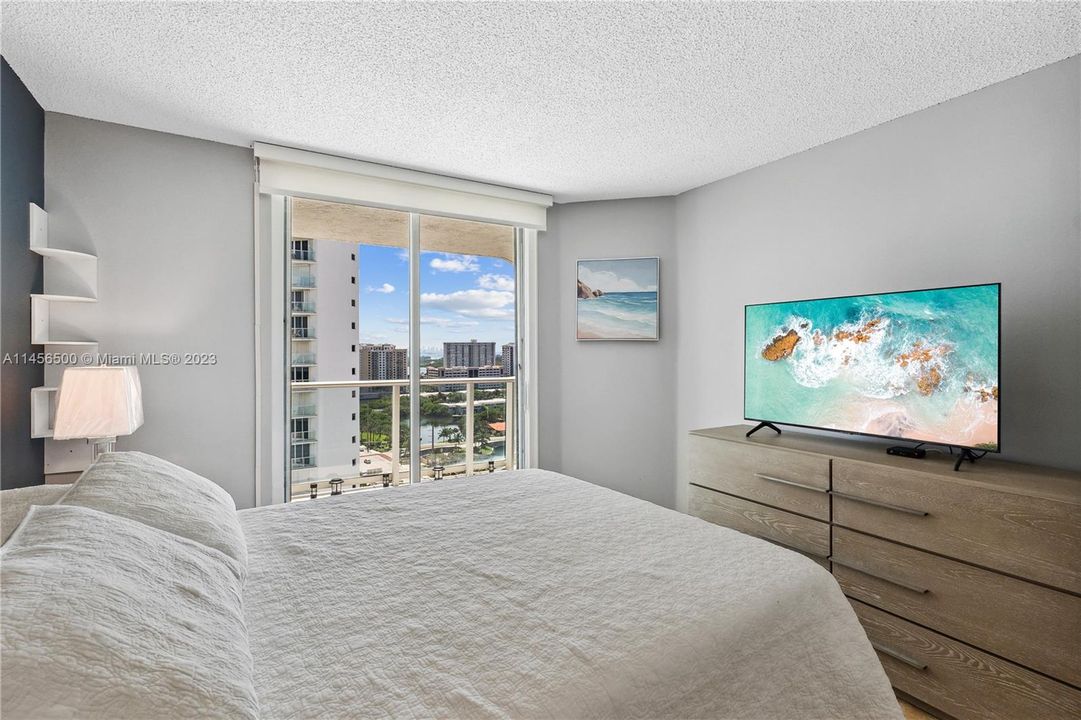 Recently Sold: $1,195,000 (3 beds, 2 baths, 1760 Square Feet)