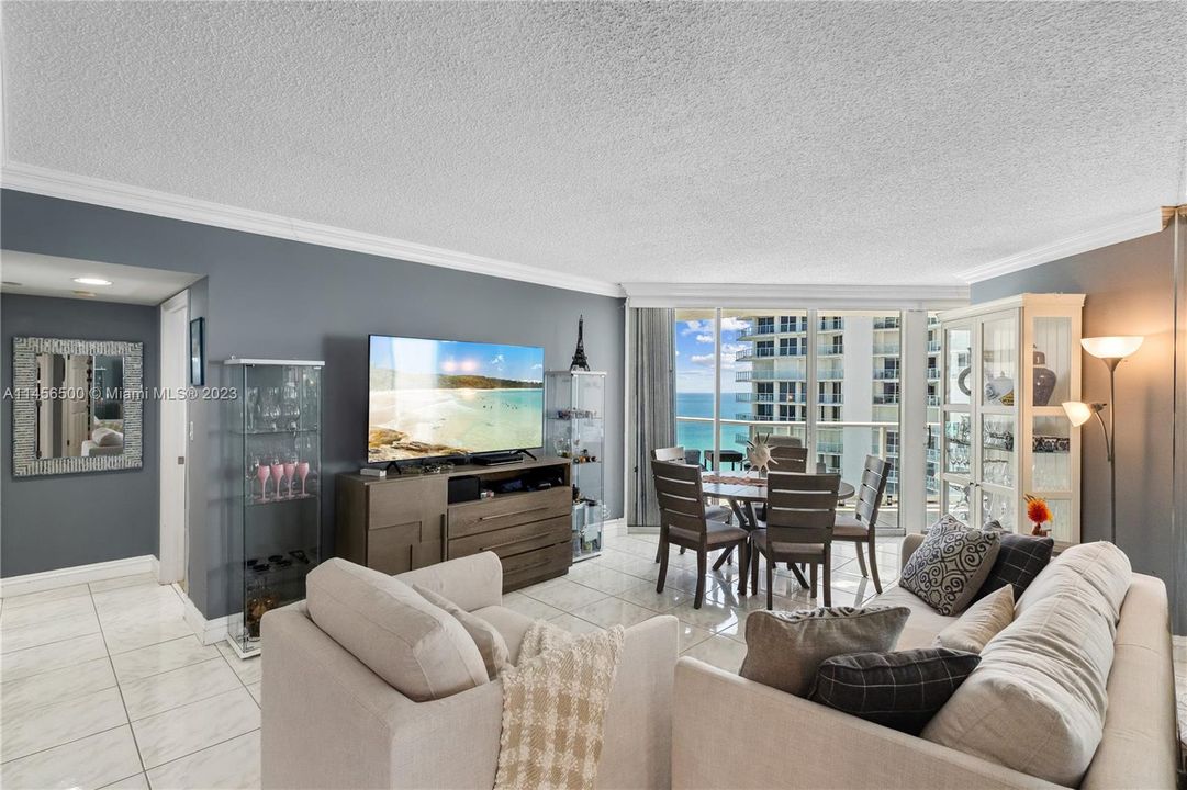 Recently Sold: $1,195,000 (3 beds, 2 baths, 1760 Square Feet)