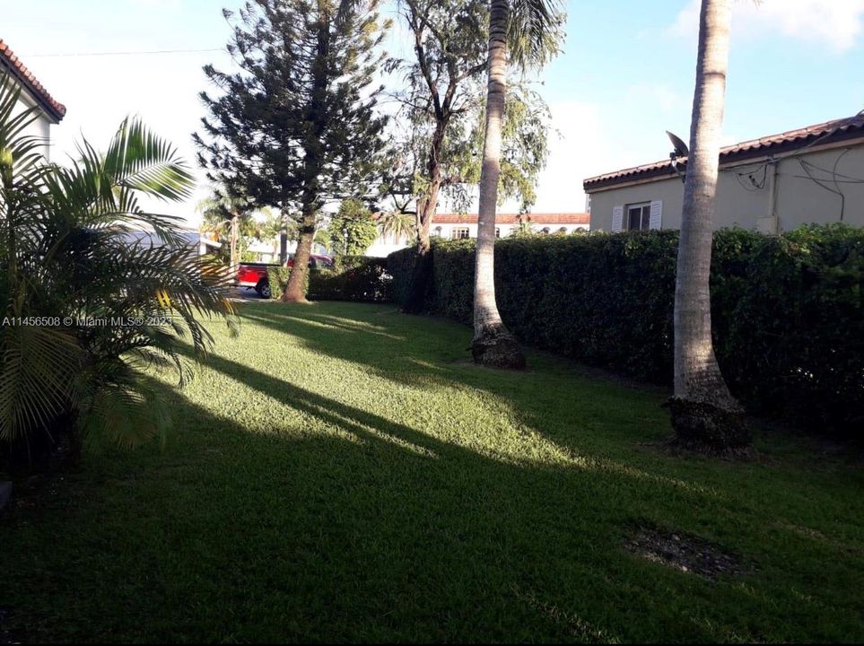 Recently Sold: $720,000 (3 beds, 1 baths, 952 Square Feet)