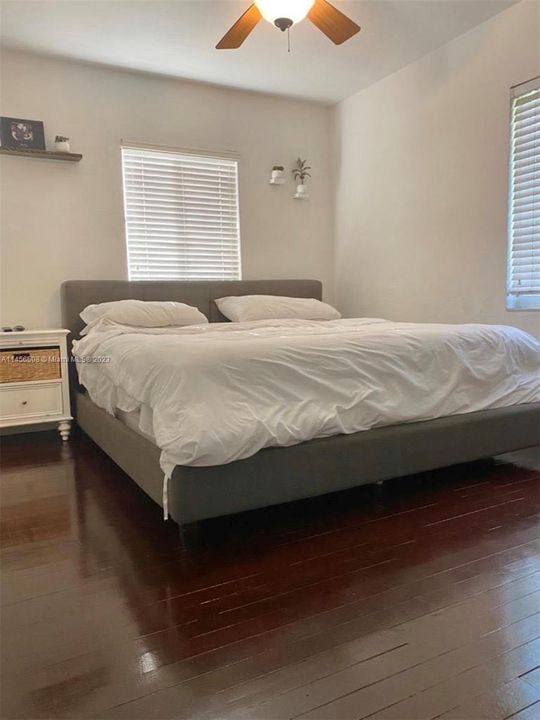 Recently Sold: $720,000 (3 beds, 1 baths, 952 Square Feet)