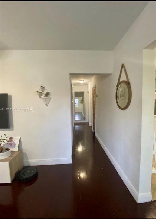 Recently Sold: $720,000 (3 beds, 1 baths, 952 Square Feet)