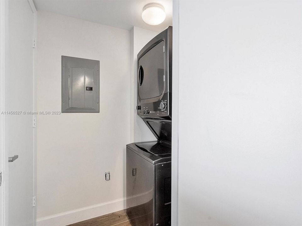 Recently Sold: $750,000 (2 beds, 2 baths, 1358 Square Feet)