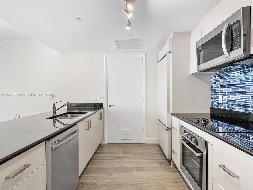 Recently Sold: $750,000 (2 beds, 2 baths, 1358 Square Feet)