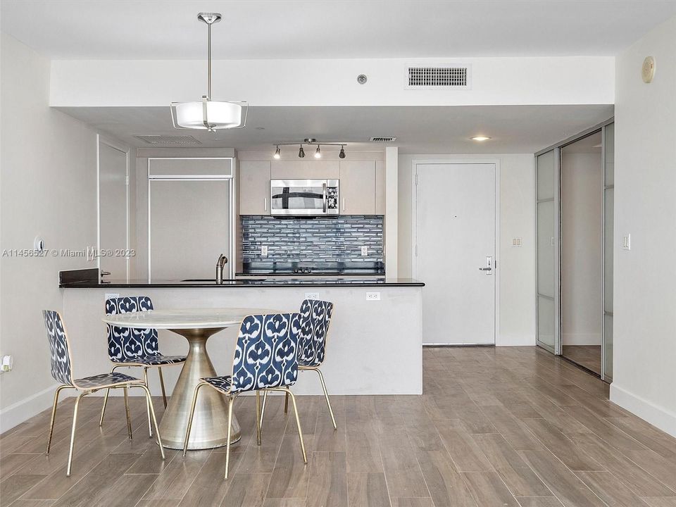 Recently Sold: $750,000 (2 beds, 2 baths, 1358 Square Feet)