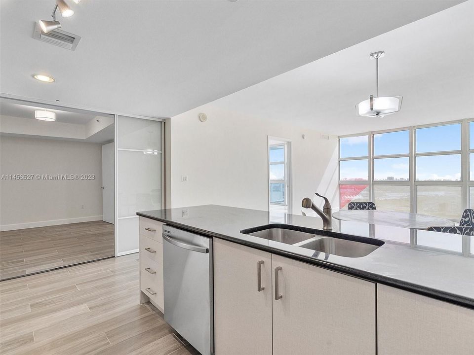 Recently Sold: $750,000 (2 beds, 2 baths, 1358 Square Feet)