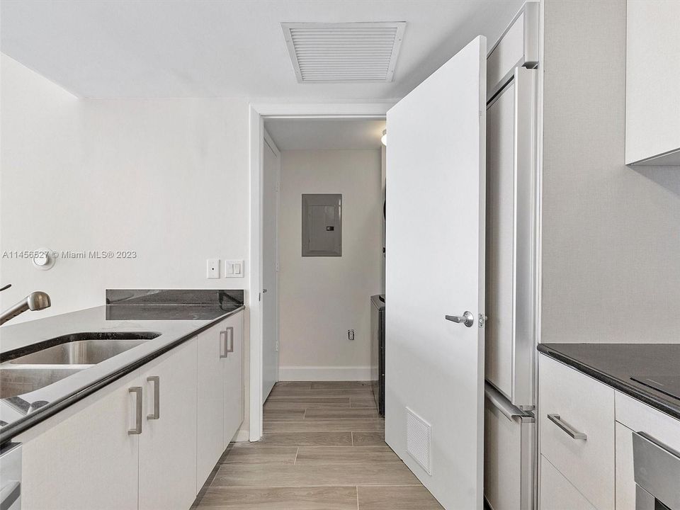 Recently Sold: $750,000 (2 beds, 2 baths, 1358 Square Feet)