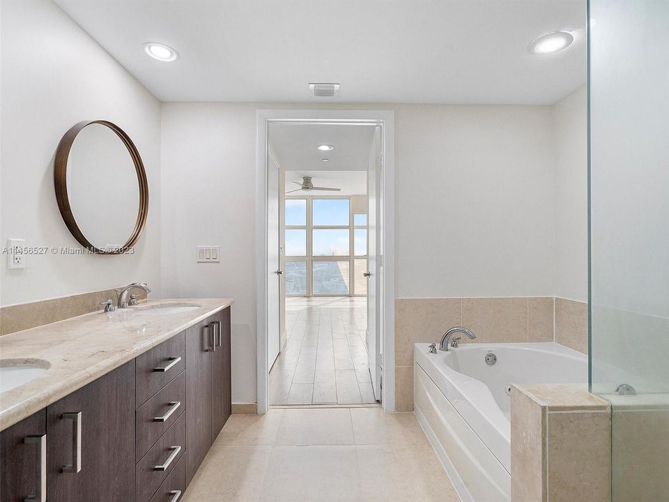 Recently Sold: $750,000 (2 beds, 2 baths, 1358 Square Feet)