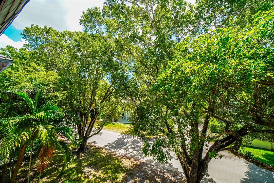 Recently Sold: $274,900 (1 beds, 1 baths, 896 Square Feet)