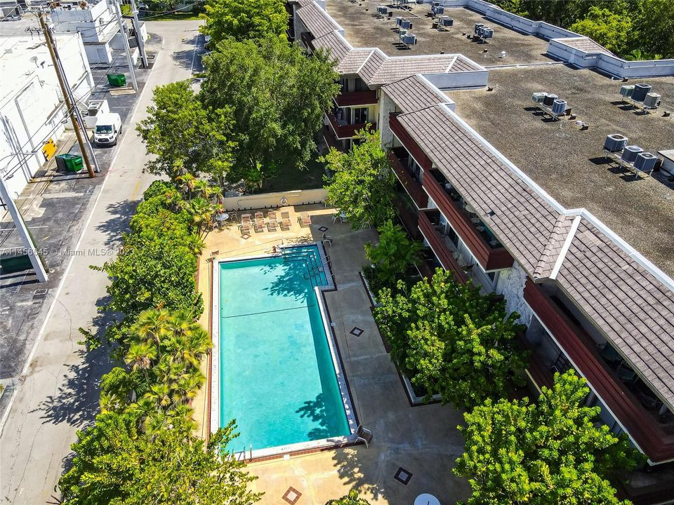 Recently Sold: $274,900 (1 beds, 1 baths, 896 Square Feet)